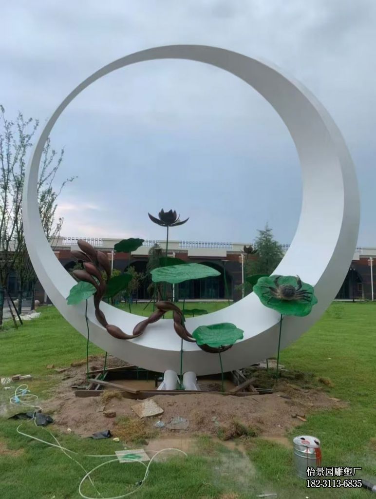 不锈钢荷花圆环雕塑小品摆件,景观园林公园水景不锈钢圆环雕塑 不锈钢荷花圆环雕塑小品摆件,景观园林公园水景不锈钢圆环雕塑