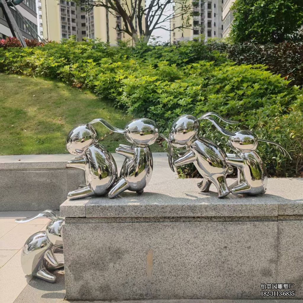 不锈钢镜面兔子小品摆件，公园小区售楼部水景园林户外不锈钢动物兔子雕塑厂家定制