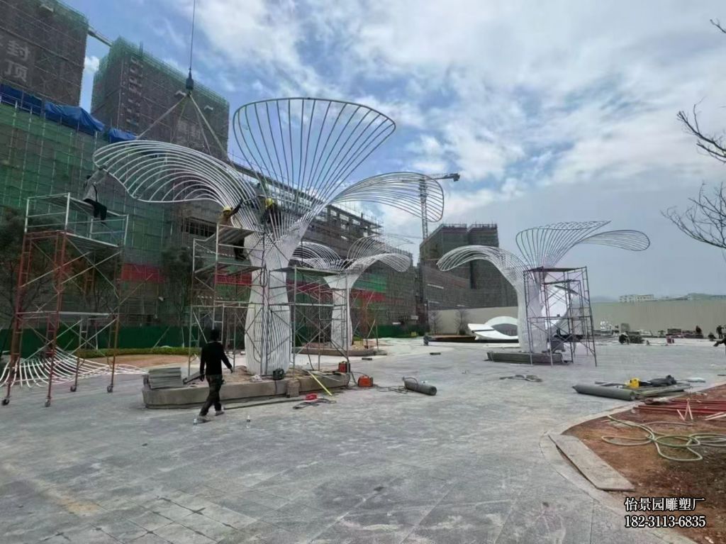 大型不锈钢镂空树叶雕塑，广场户外景区植物园酒店不锈钢树叶雕塑厂家定制