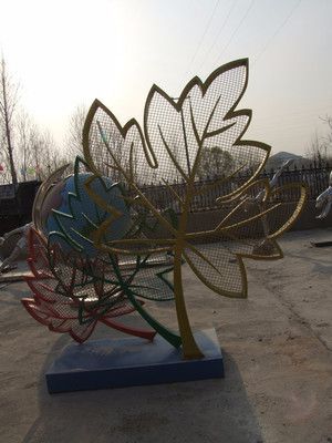 不锈钢镂空树叶小品摆件，公园园林户外广场售楼部不锈钢树叶雕塑厂家定制